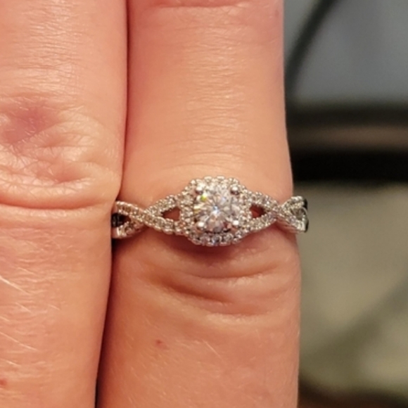 🛒🛍️💥Nwot size 8 cubic zirconia promise ring or engagement - Picture 1 of 6